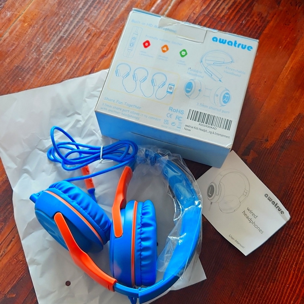 Awatrue Wired Headphones ☆ Model AT2 ☆ Kids Headphones ☆ New in Box ☆